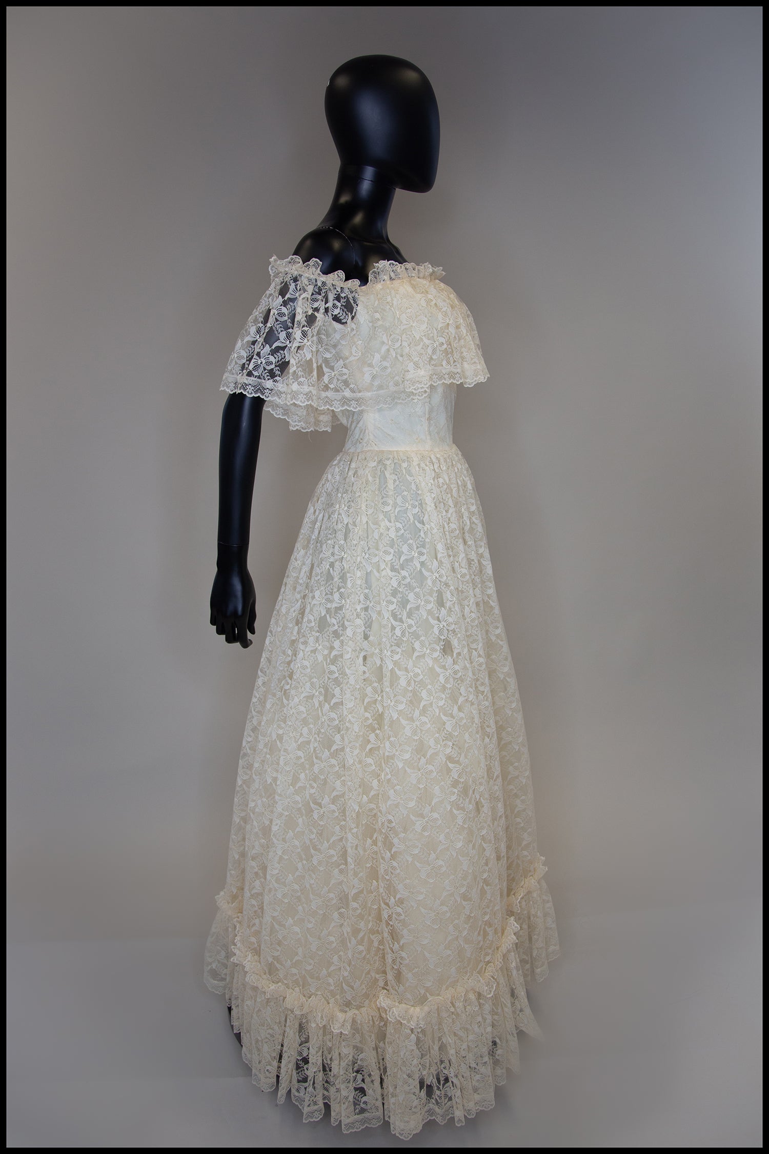 Vintage Long Sleeve Shrug Floral Lace Sleeveless Evening Maxi Dress - Cream  | Cream lace maxi dress, Prom dresses lace, Lace maxi dress