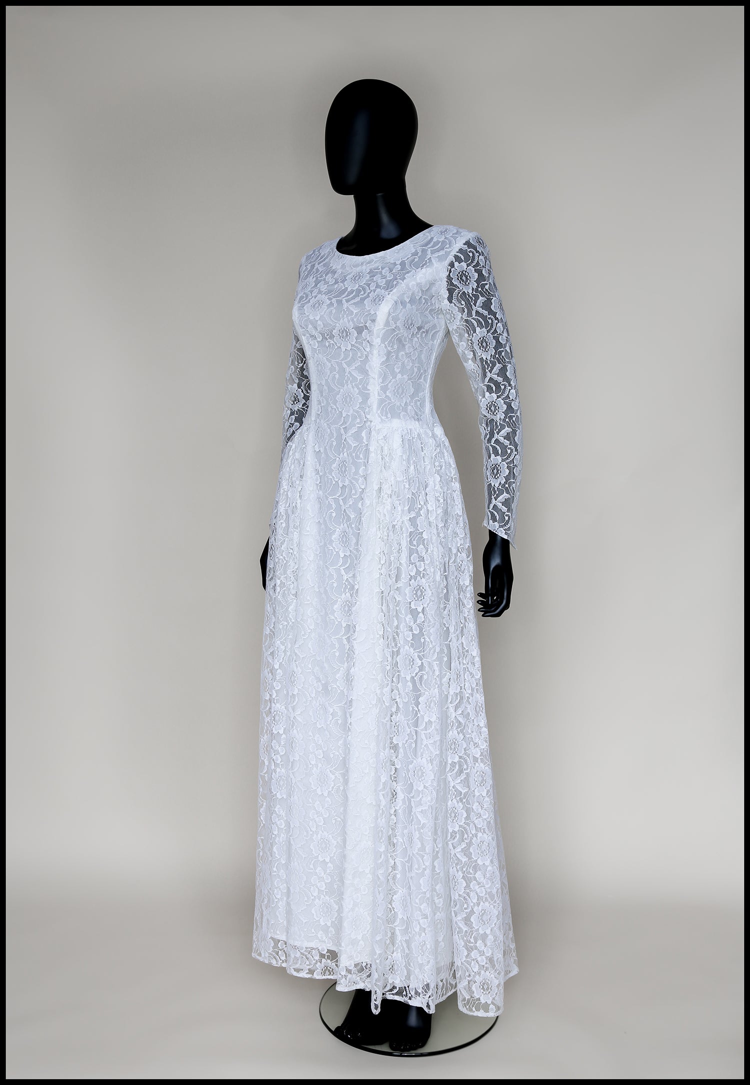 Vintage 1950s Ivory Lace Long Sleeve Gown