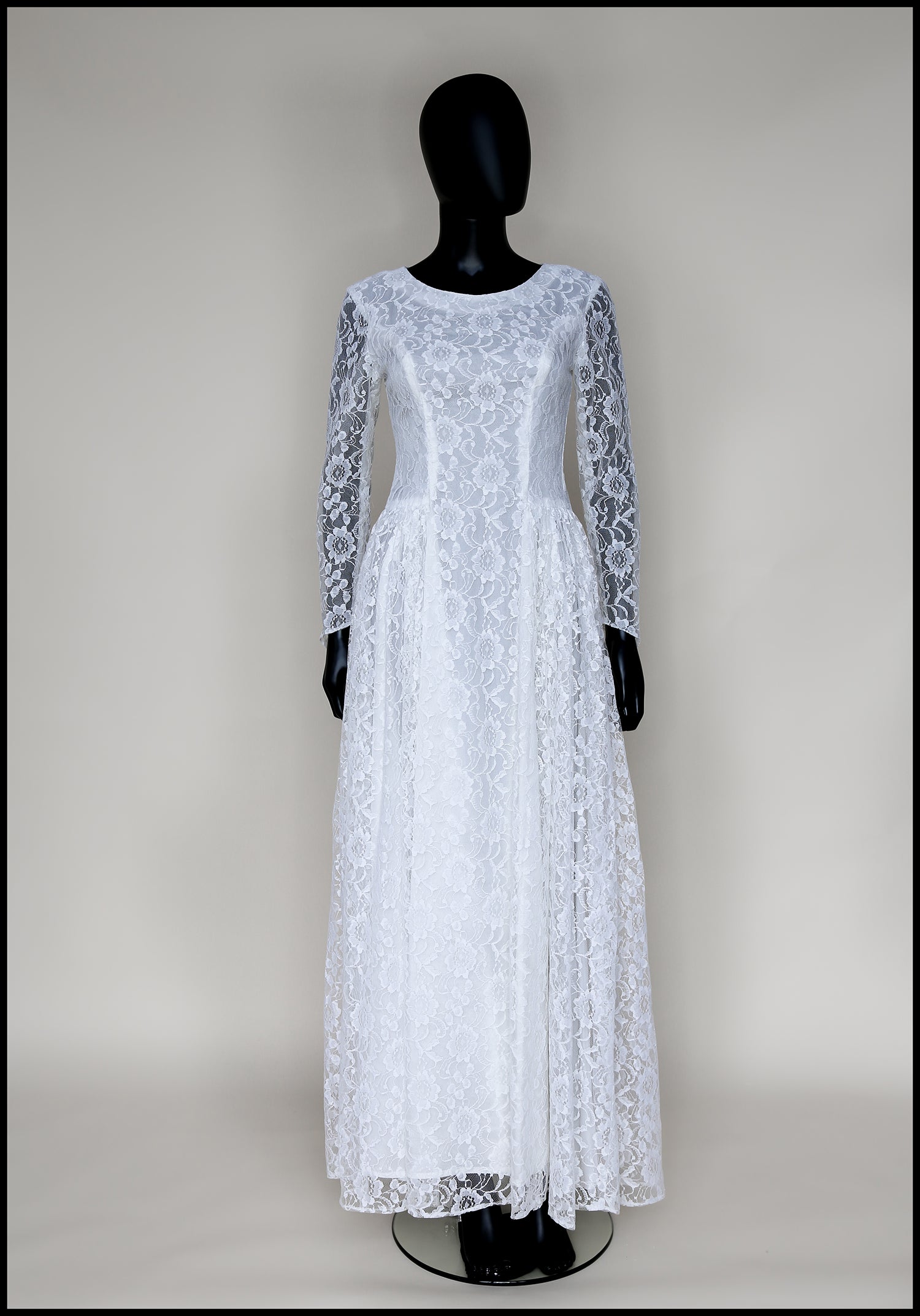 Vintage 1950s Ivory Lace Long Sleeve Gown