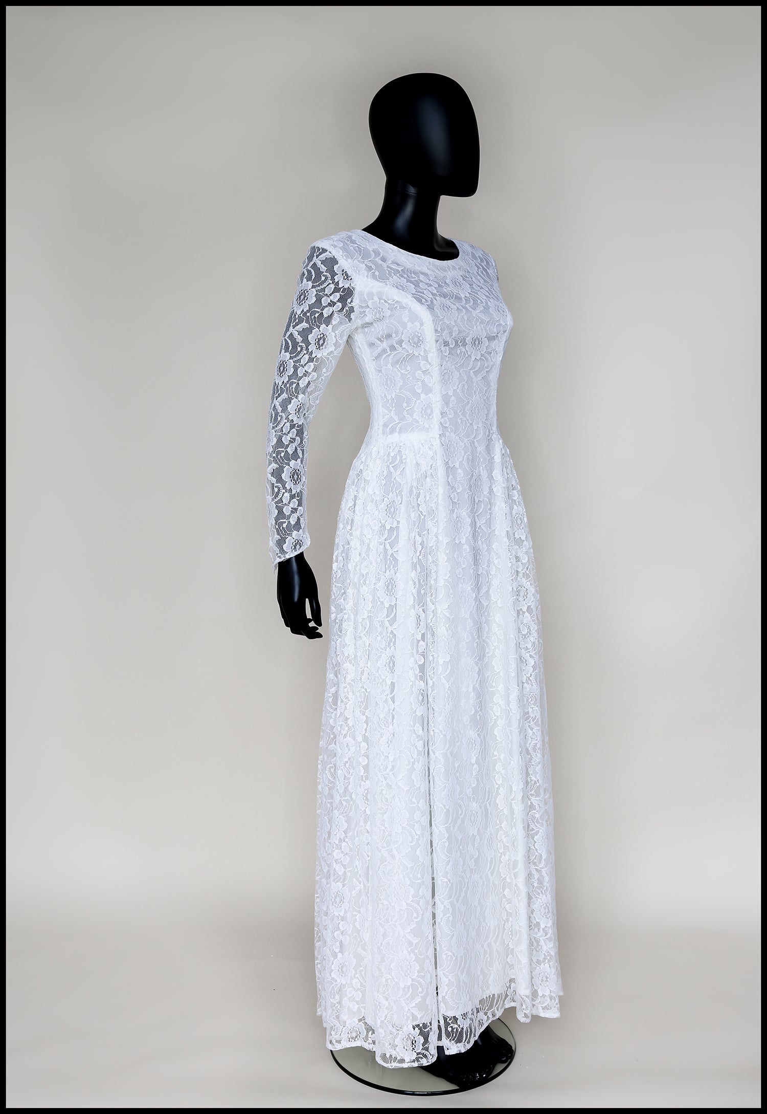 Vintage 1950s Ivory Lace Long Sleeve Gown