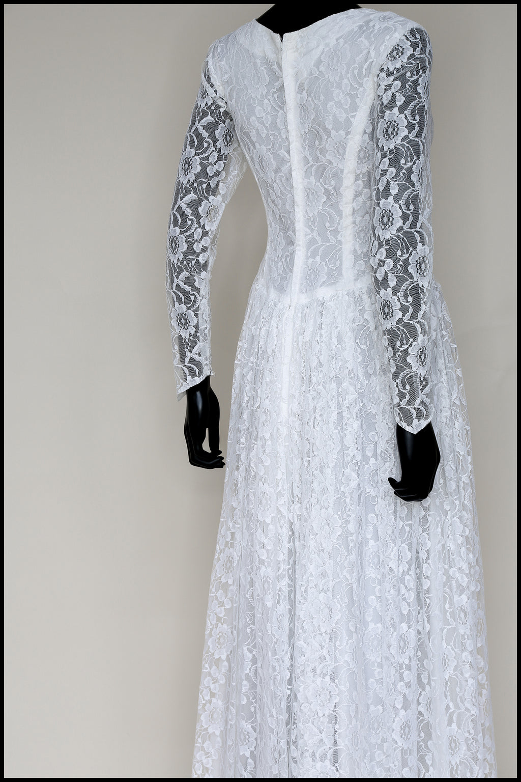 Vintage 1950s Ivory Lace Long Sleeve Gown