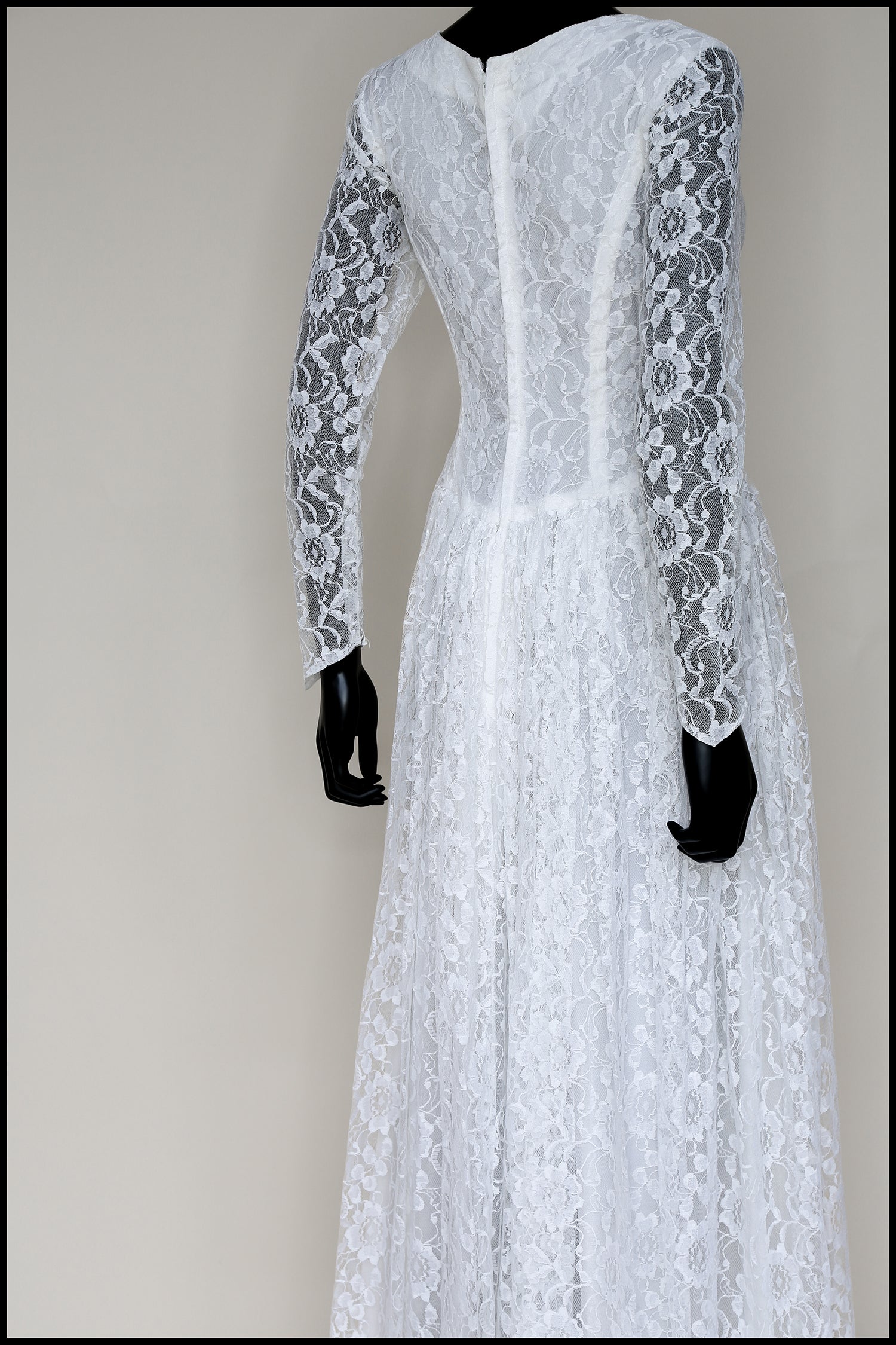 Vintage 1950s Ivory Lace Long Sleeve Gown