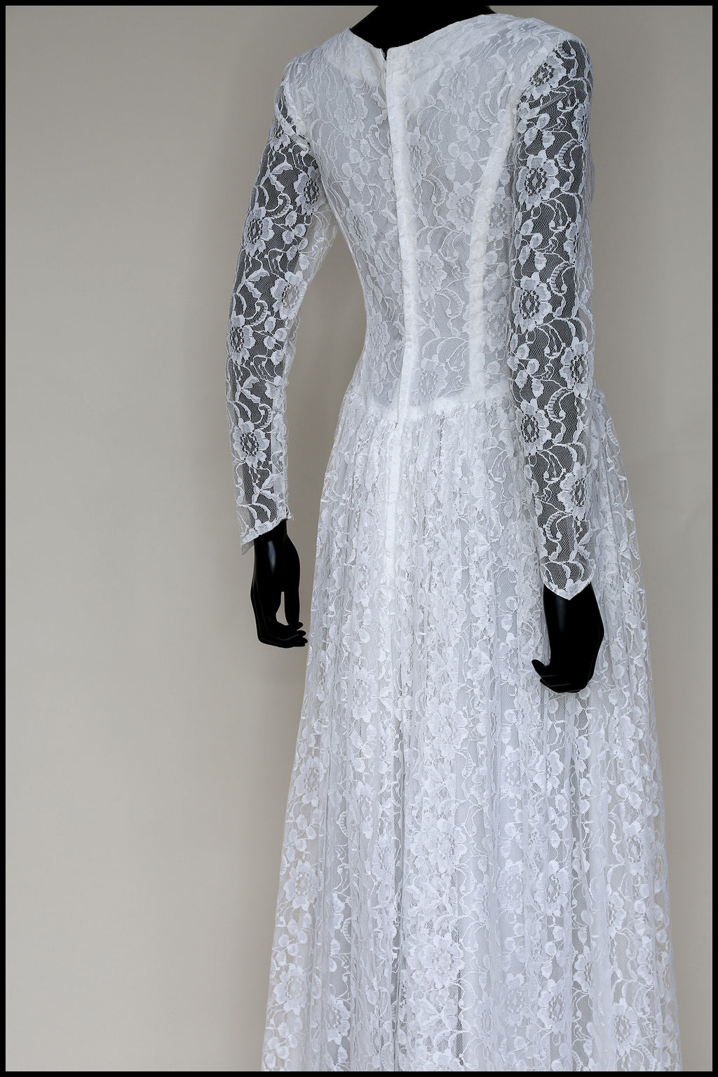 Vintage 1950s Ivory Lace Long Sleeve Gown