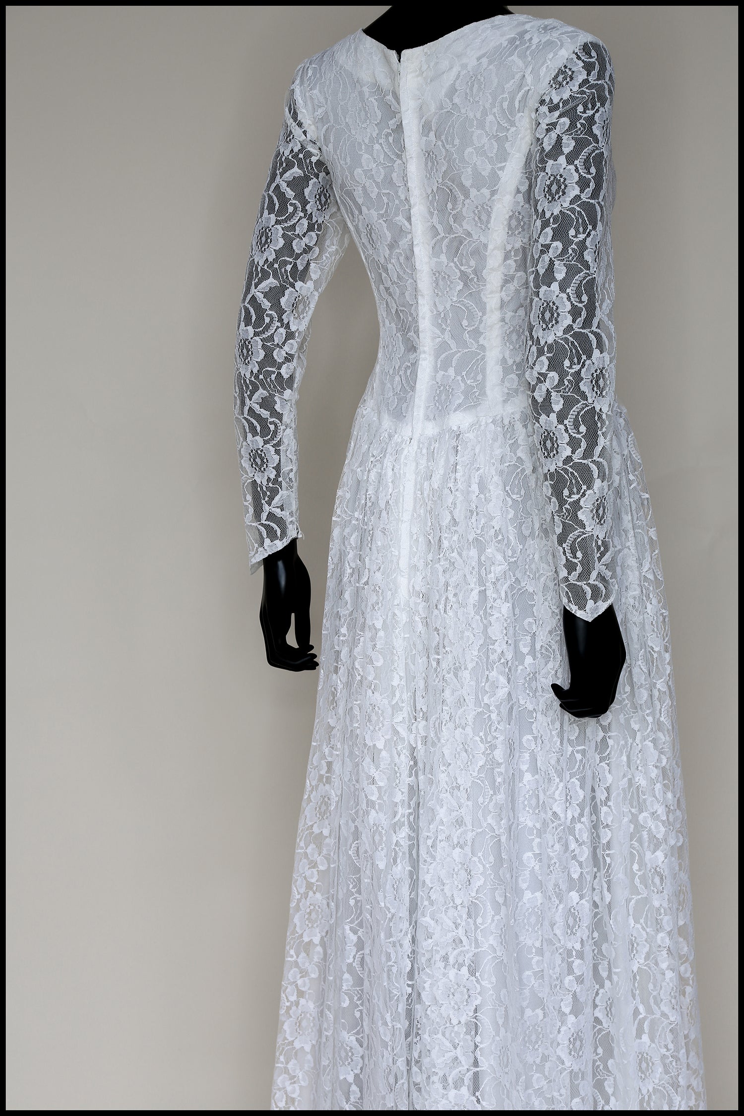 Vintage 1950s Ivory Lace Long Sleeve Gown