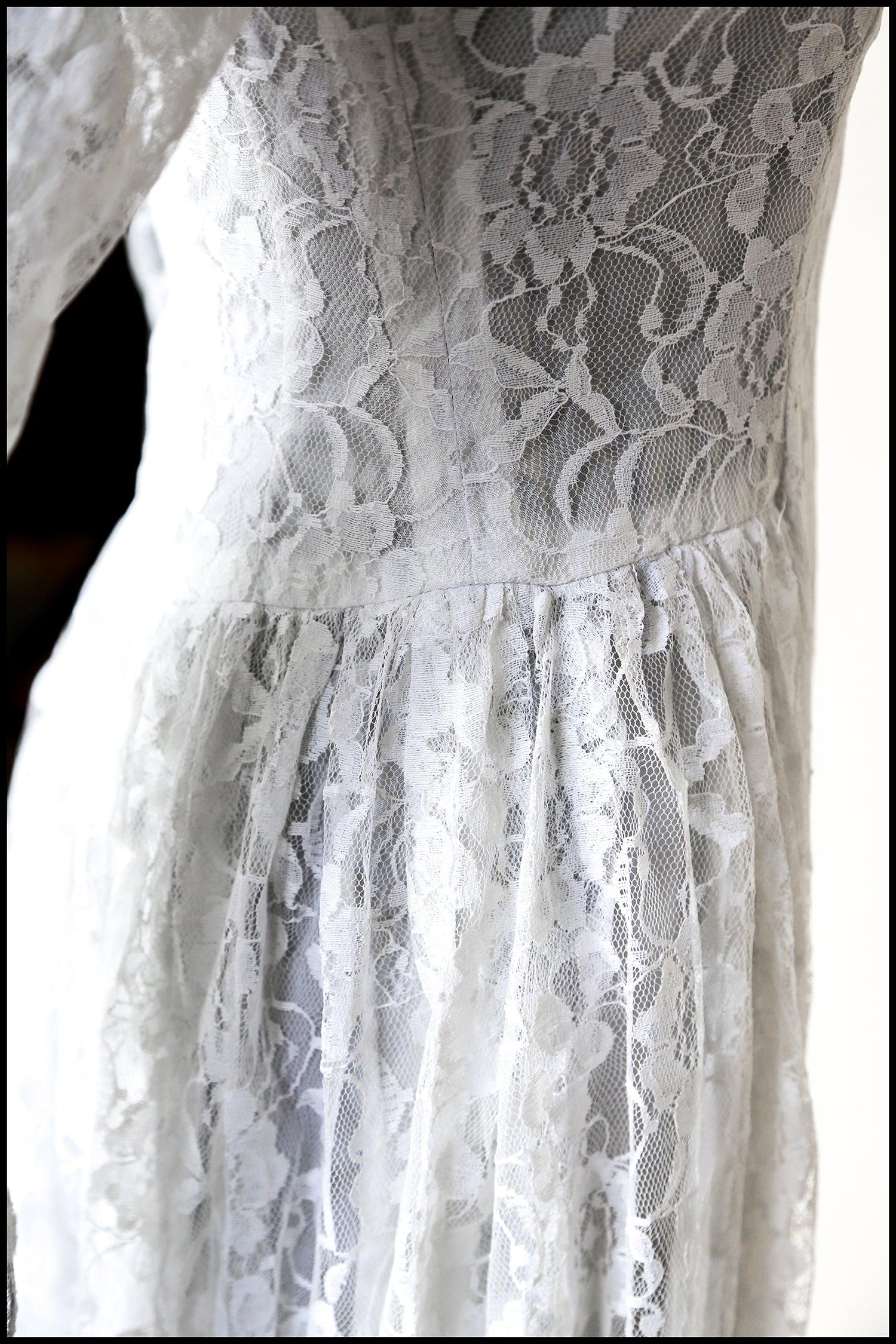 Vintage 1950s Ivory Lace Long Sleeve Gown