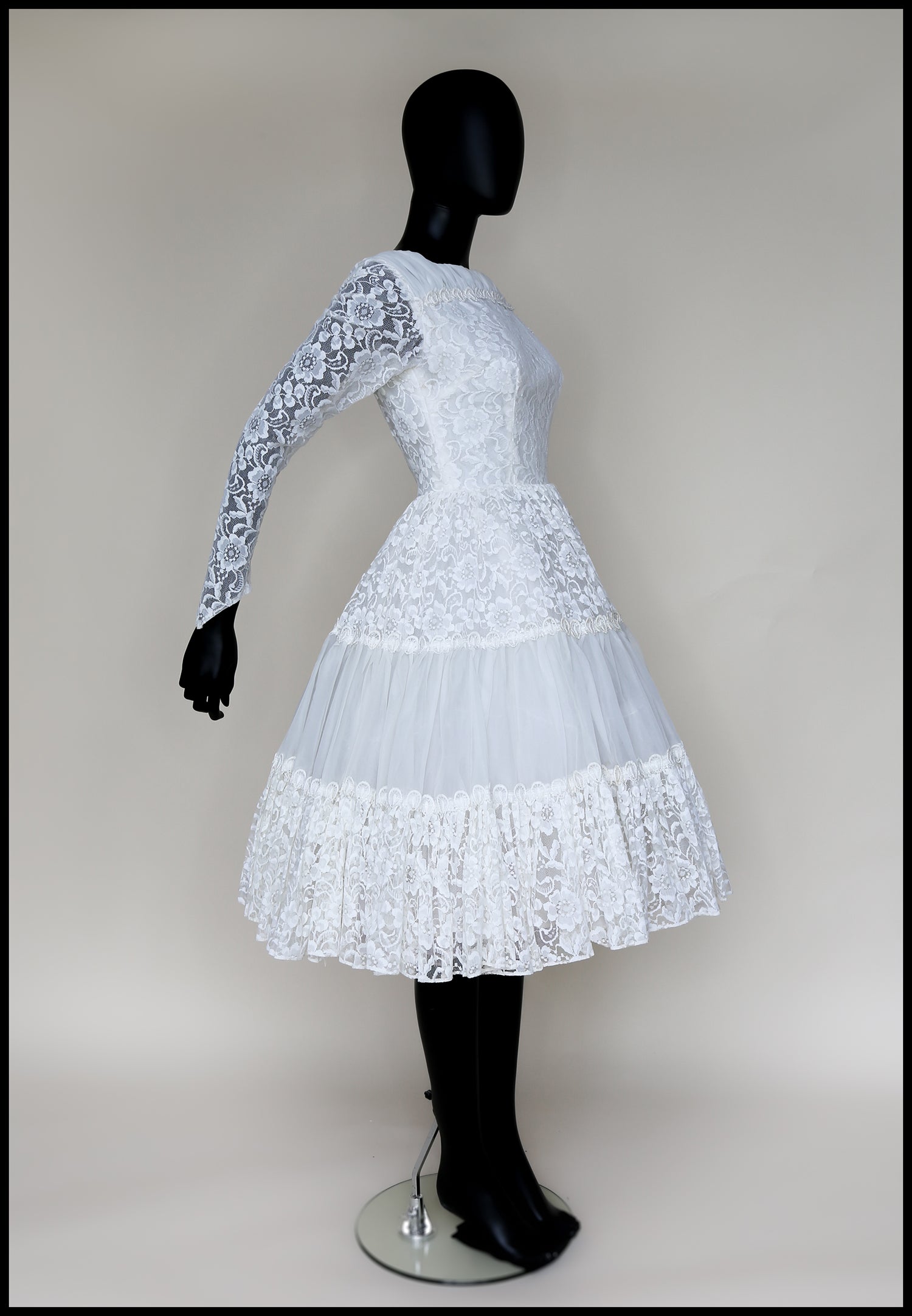 Vintage 1950s Ivory Lace Wedding Dress