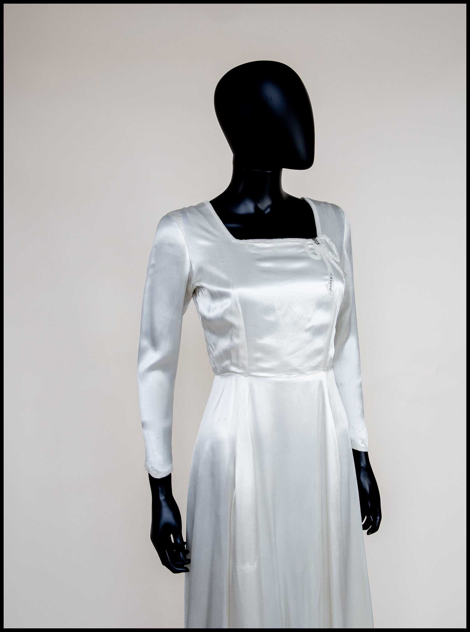 Vintage 1930s Ivory Beaded Bow Satin Wedding Dress