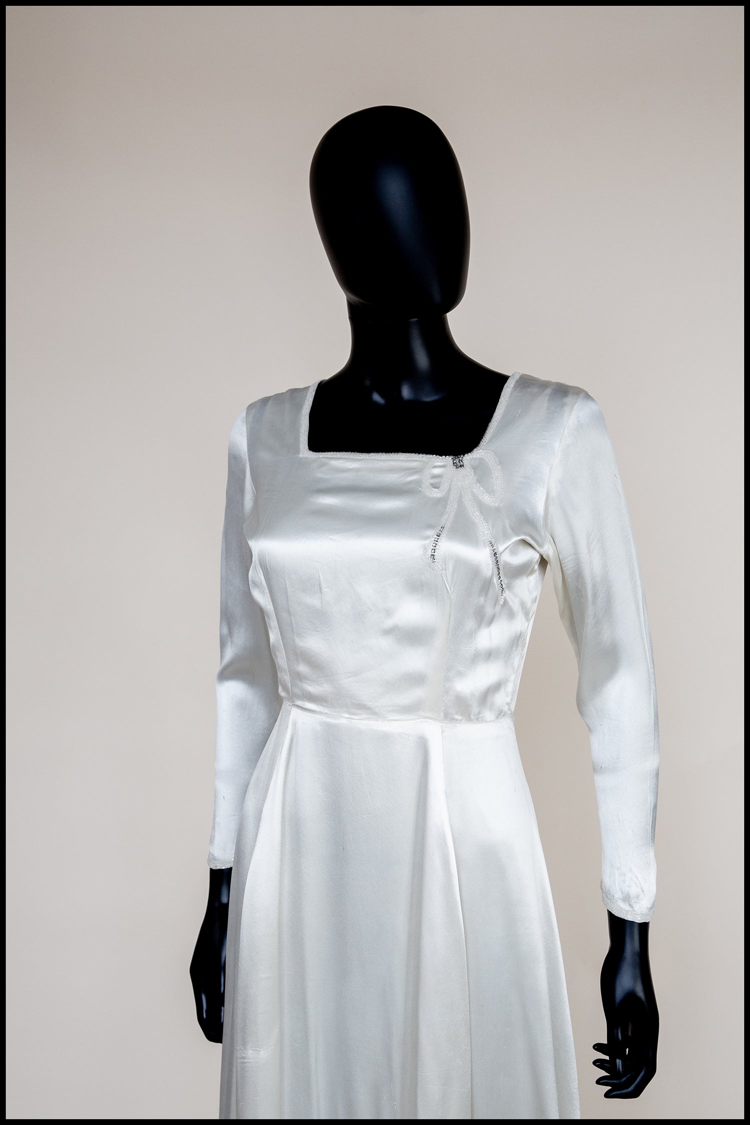 Vintage 1930s Ivory Beaded Bow Satin Wedding Dress