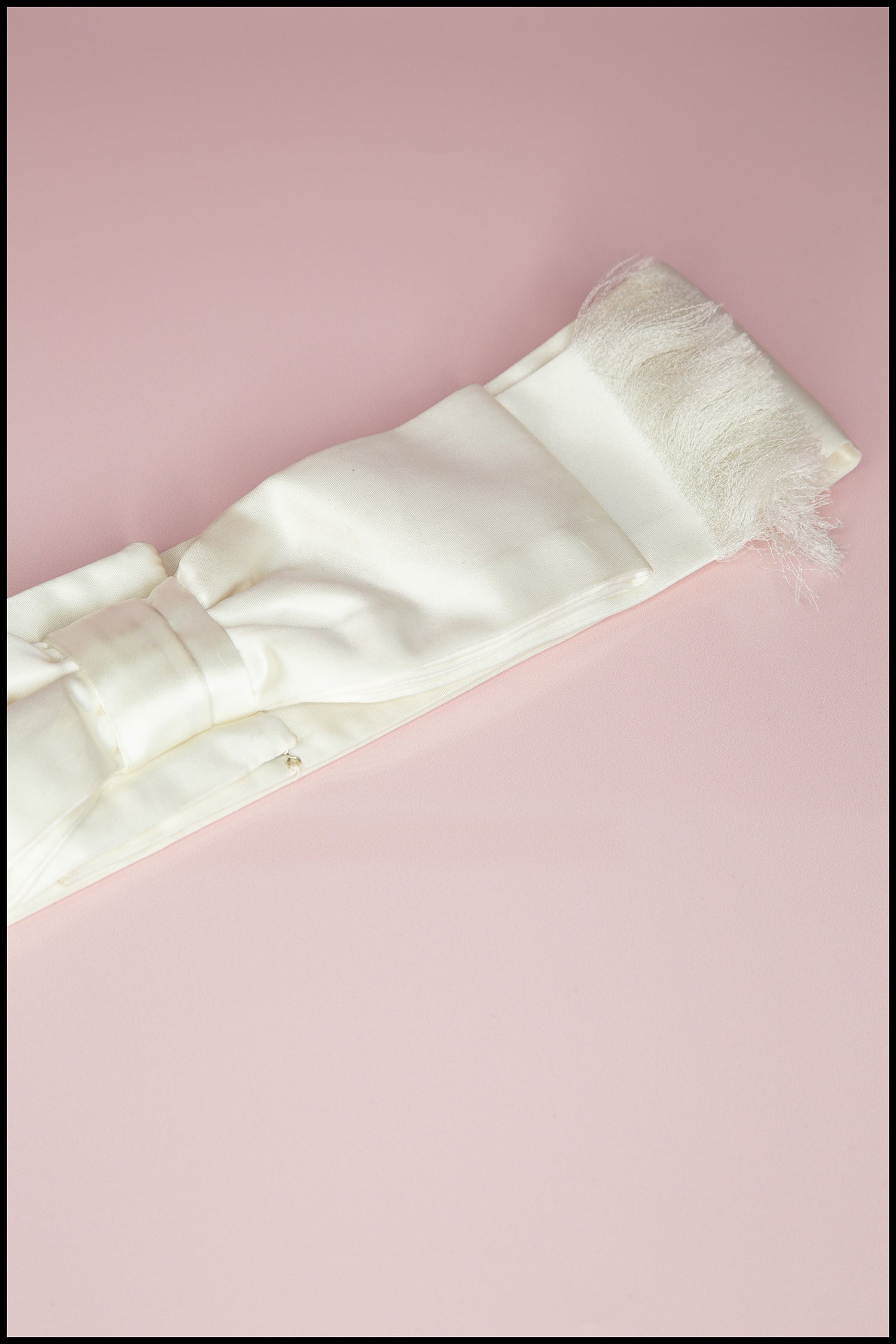 Vintage 1950s Ivory Satin Bow Belt S