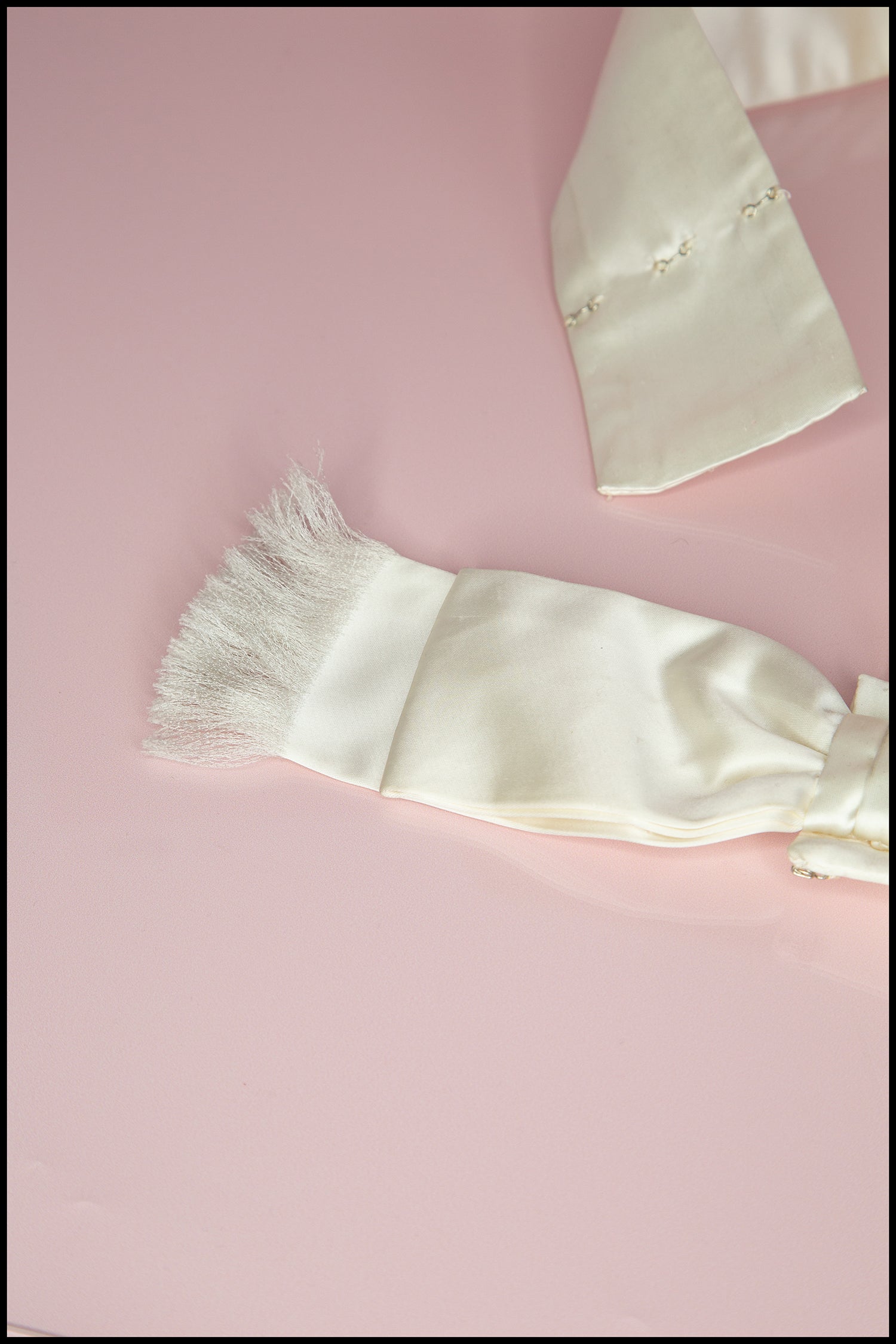 Vintage 1950s Ivory Satin Bow Belt S