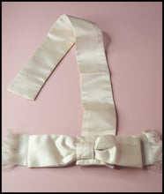 Vintage 1950s Ivory Satin Bow Belt S