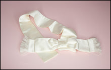 Vintage 1950s Ivory Satin Bow Belt S