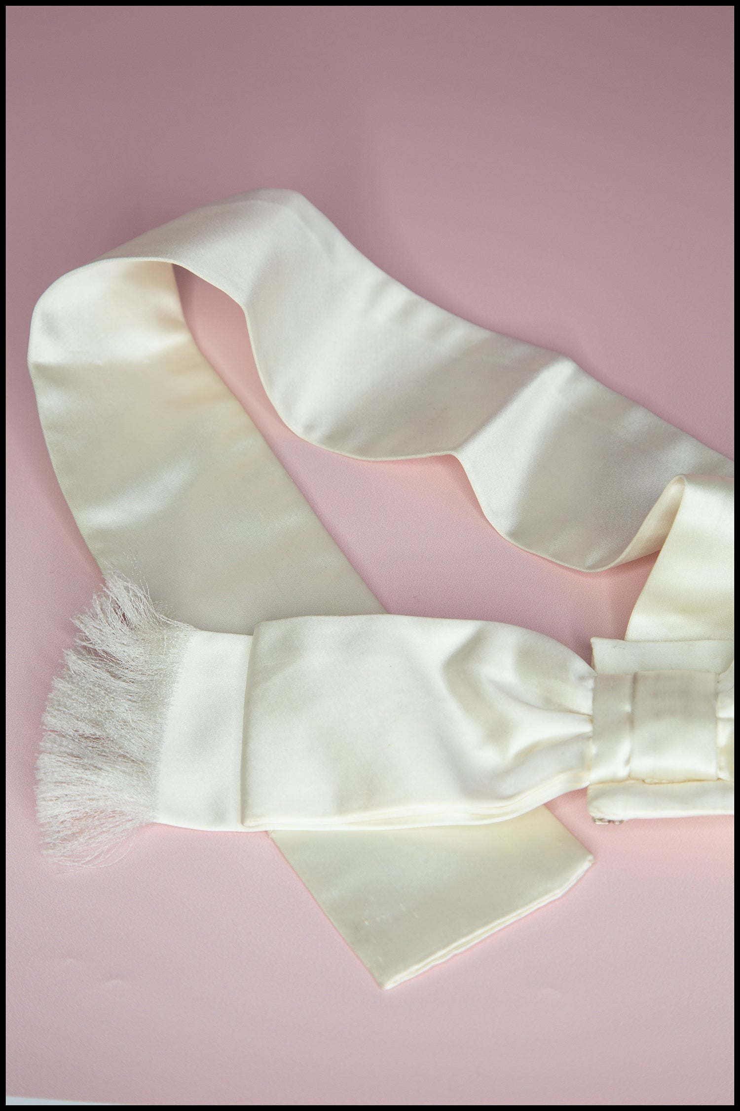 Vintage 1950s Ivory Satin Bow Belt S