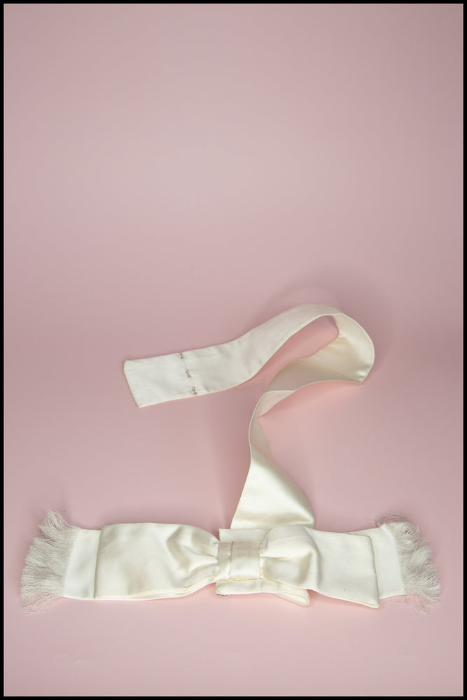 Vintage 1950s Ivory Satin Bow Belt S