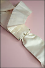 Vintage 1950s Ivory Satin Bow Belt S