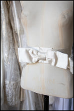 Vintage 1950s Ivory Satin Bow Belt S