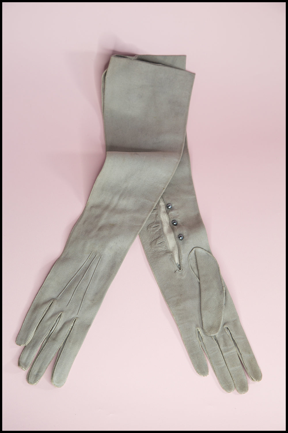 Vintage Gray Leather Gloves w/Wrist Strap #GA2053GY