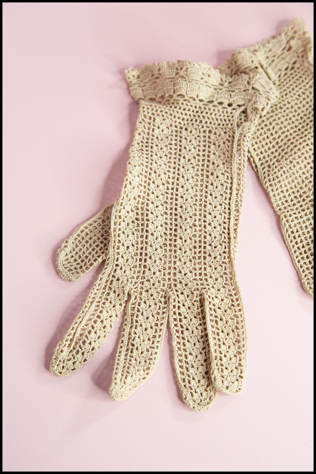 Vintage 1940s Ecru Crotchet Lace Gloves
