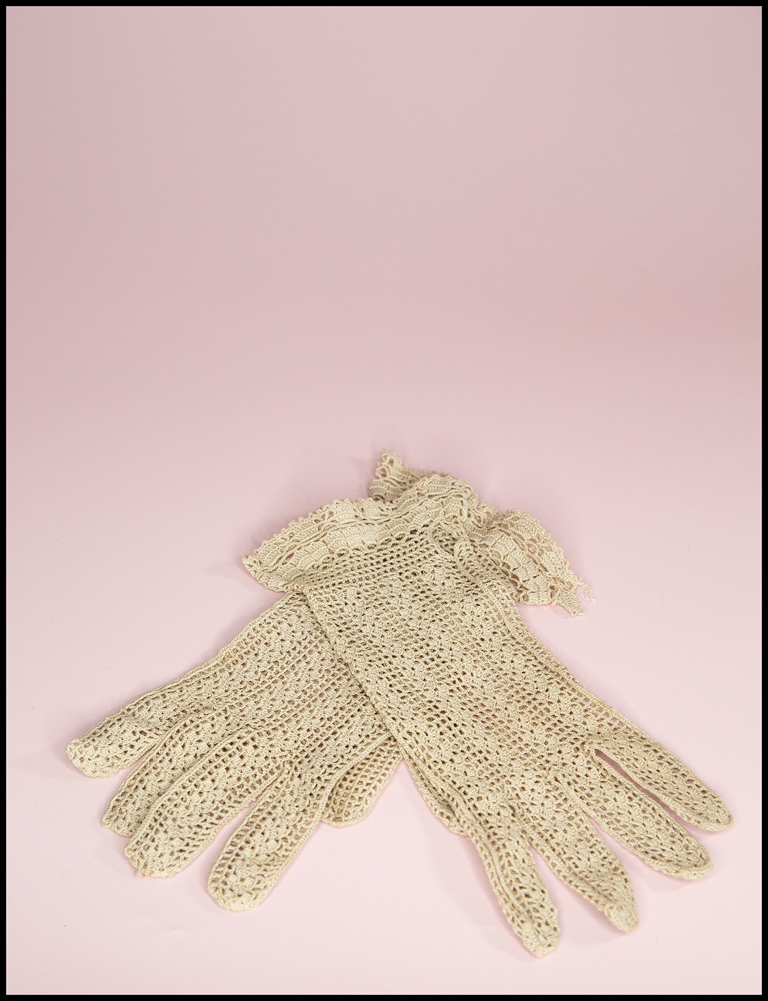 Vintage 1940s Ecru Crotchet Lace Gloves