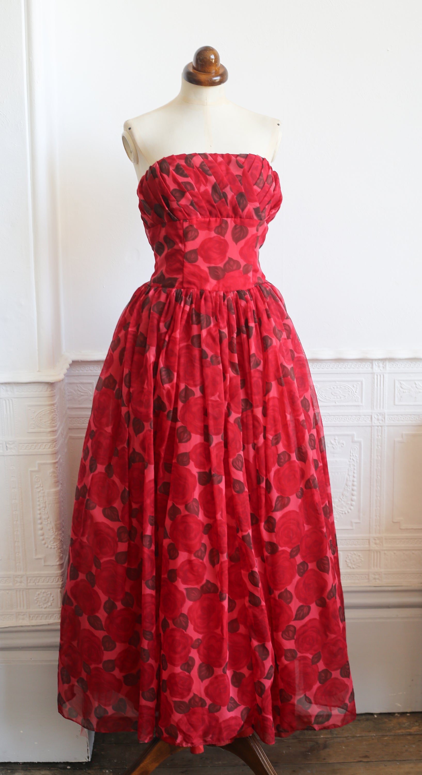 vintage Dior stunning  Pretty dresses, Gowns, Vintage dresses