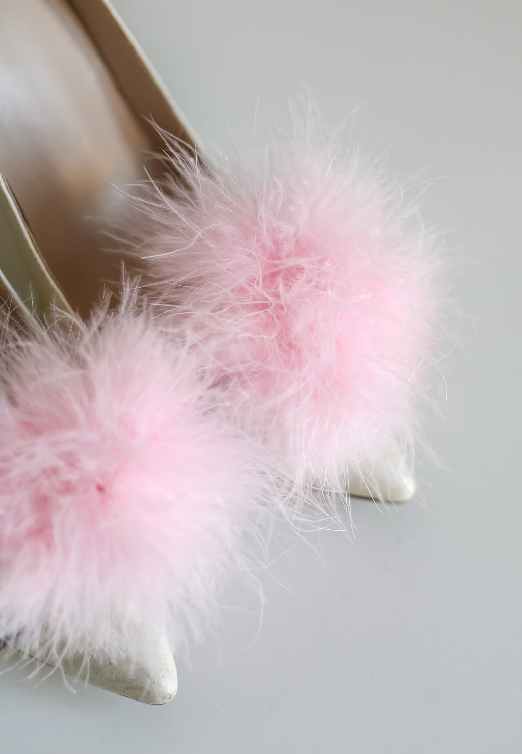 Fluffies - Pink Feather Pompom Shoe Clips