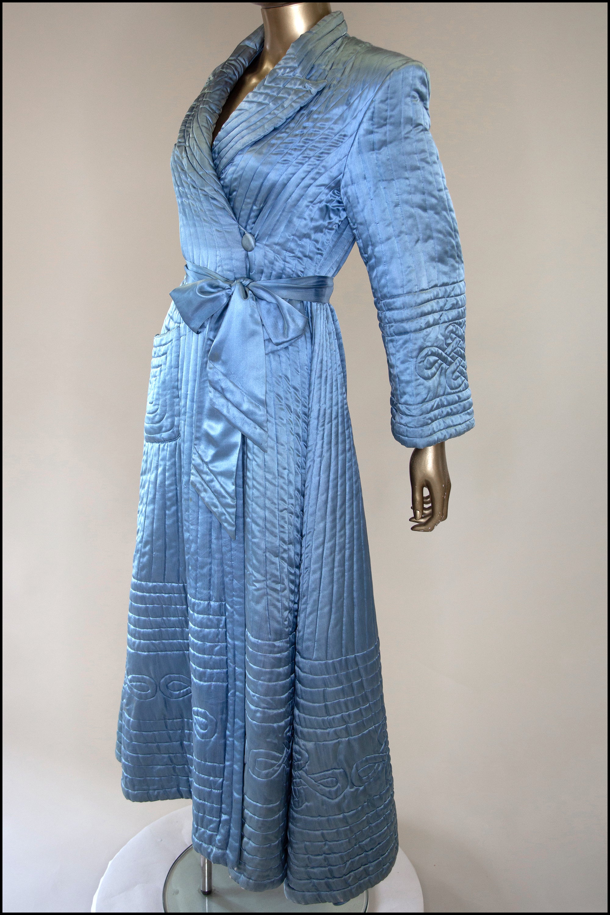 Vintage 1940s Blue Silk Quilted Robe Vintage 1940s Blue Silk Quilted Robe