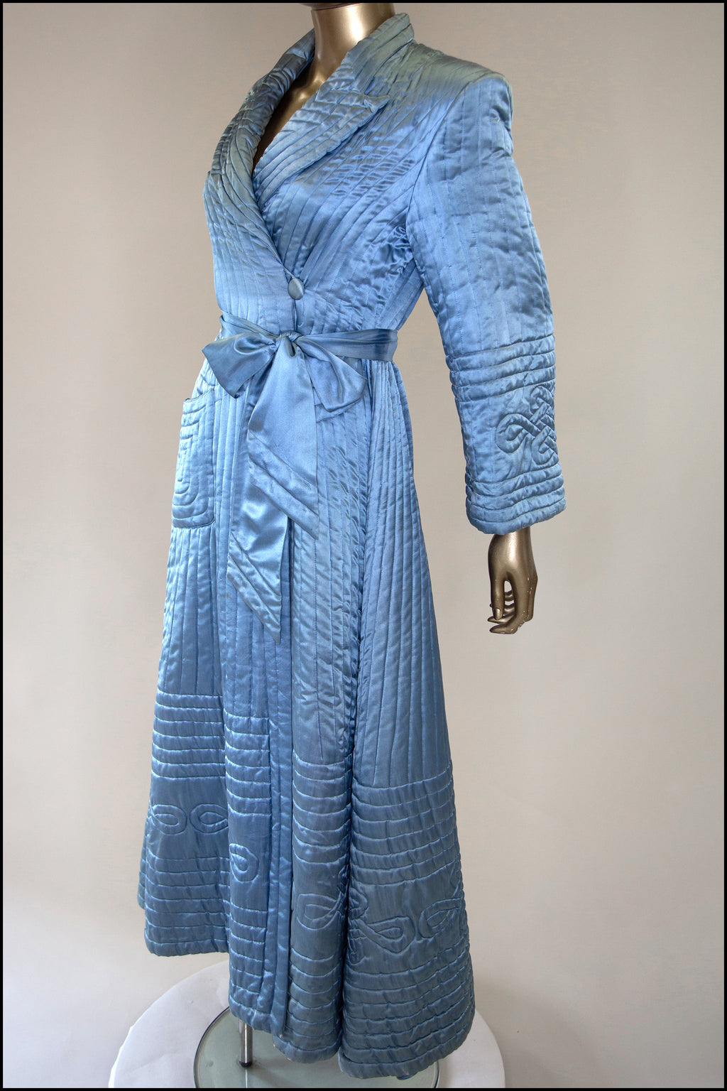 Vintage 1940s Blue Silk Quilted Robe
