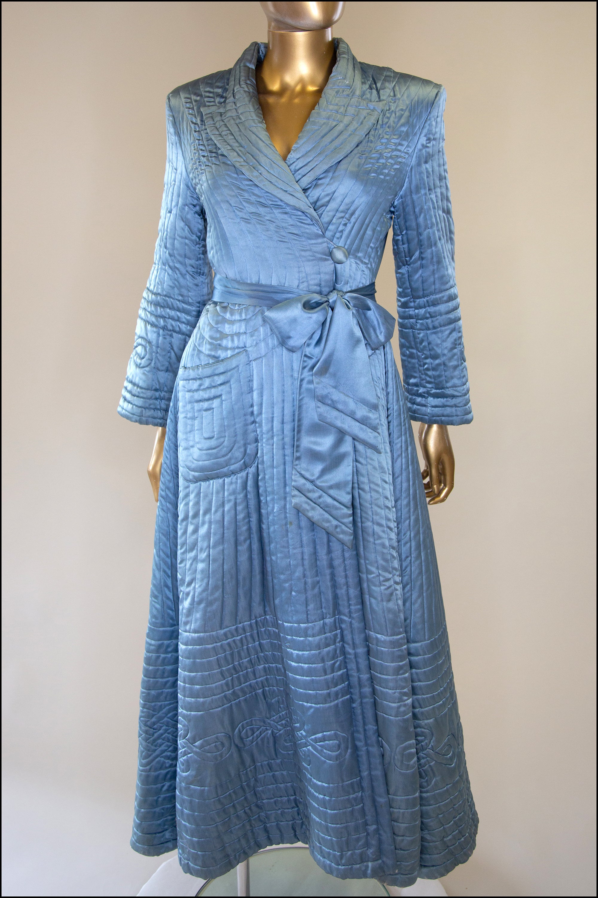 Vintage 1940s Blue Silk Quilted Robe – ALEXANDRAKING