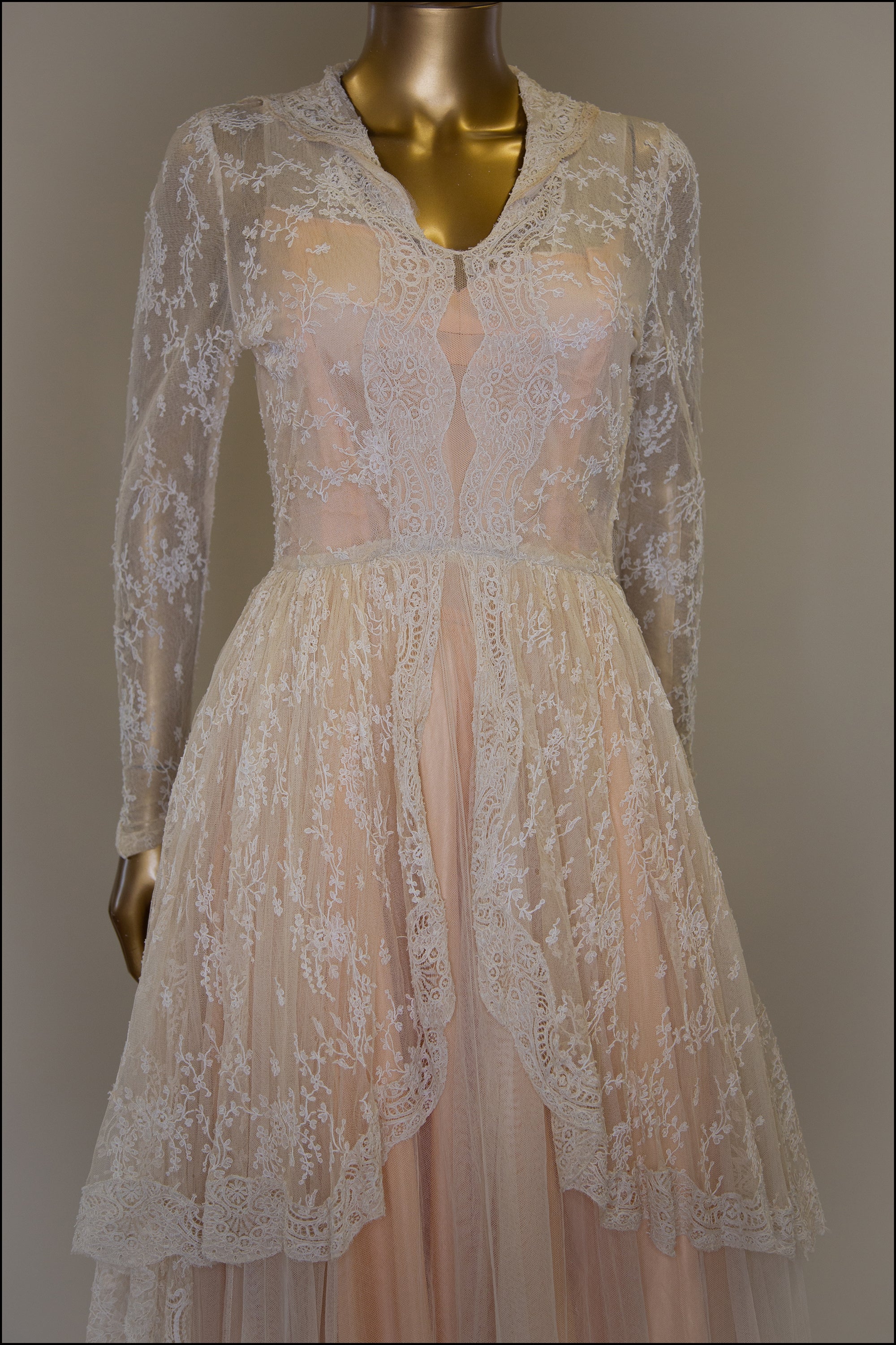 Vintage 1940s Fine Lace Wedding Dress