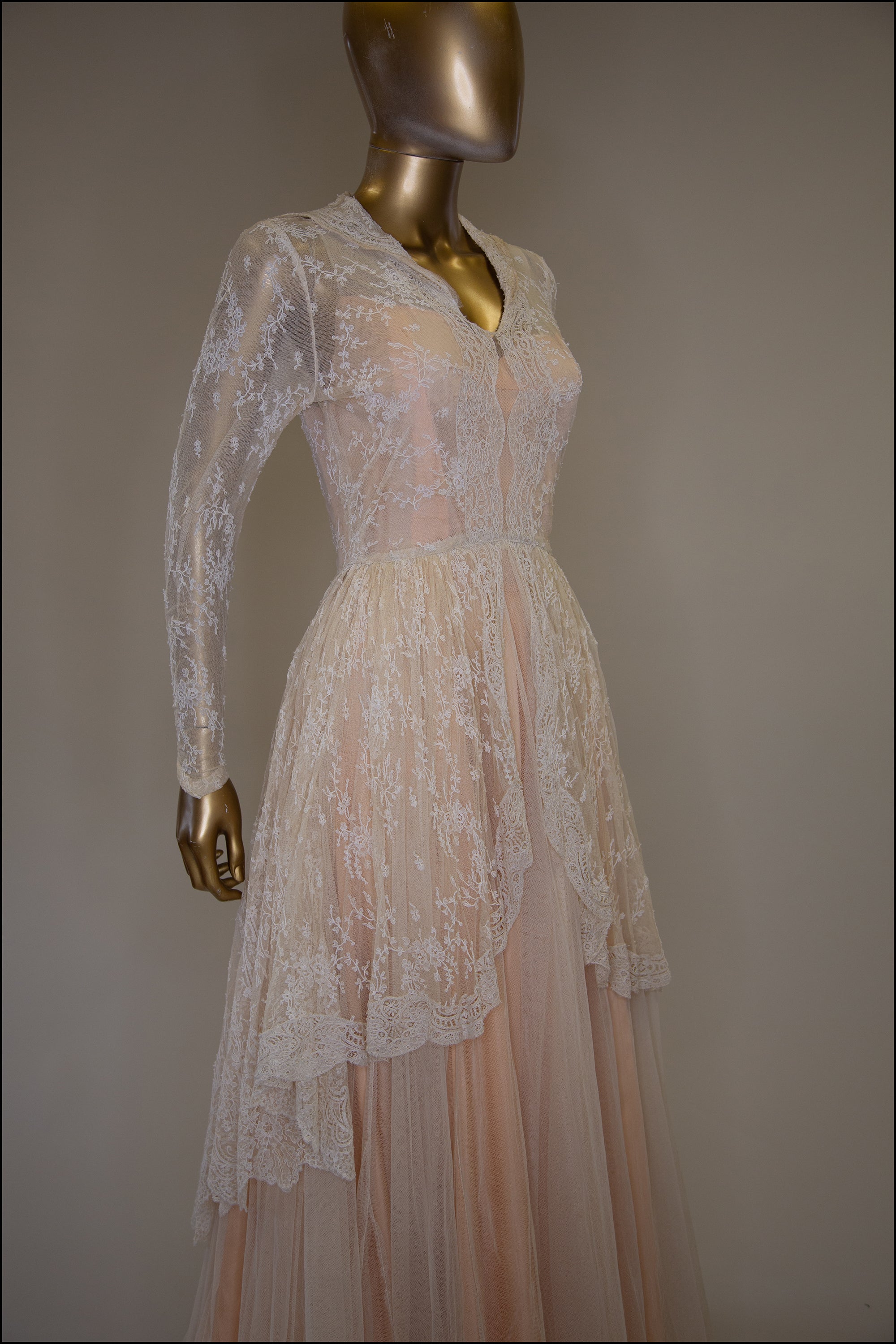 Vintage 1940s Fine Lace Wedding Dress