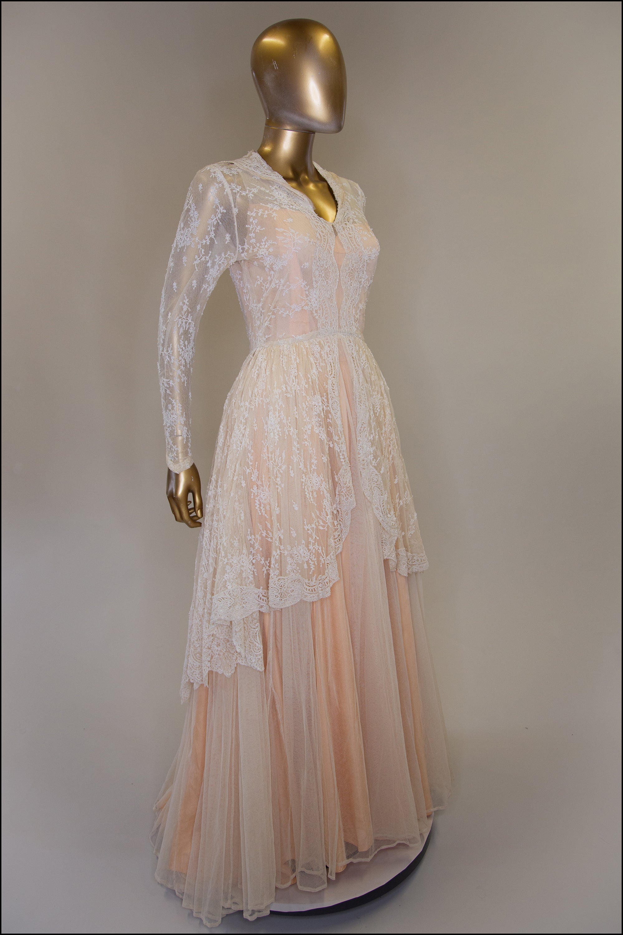 Vintage 1940s Fine Lace Wedding Dress