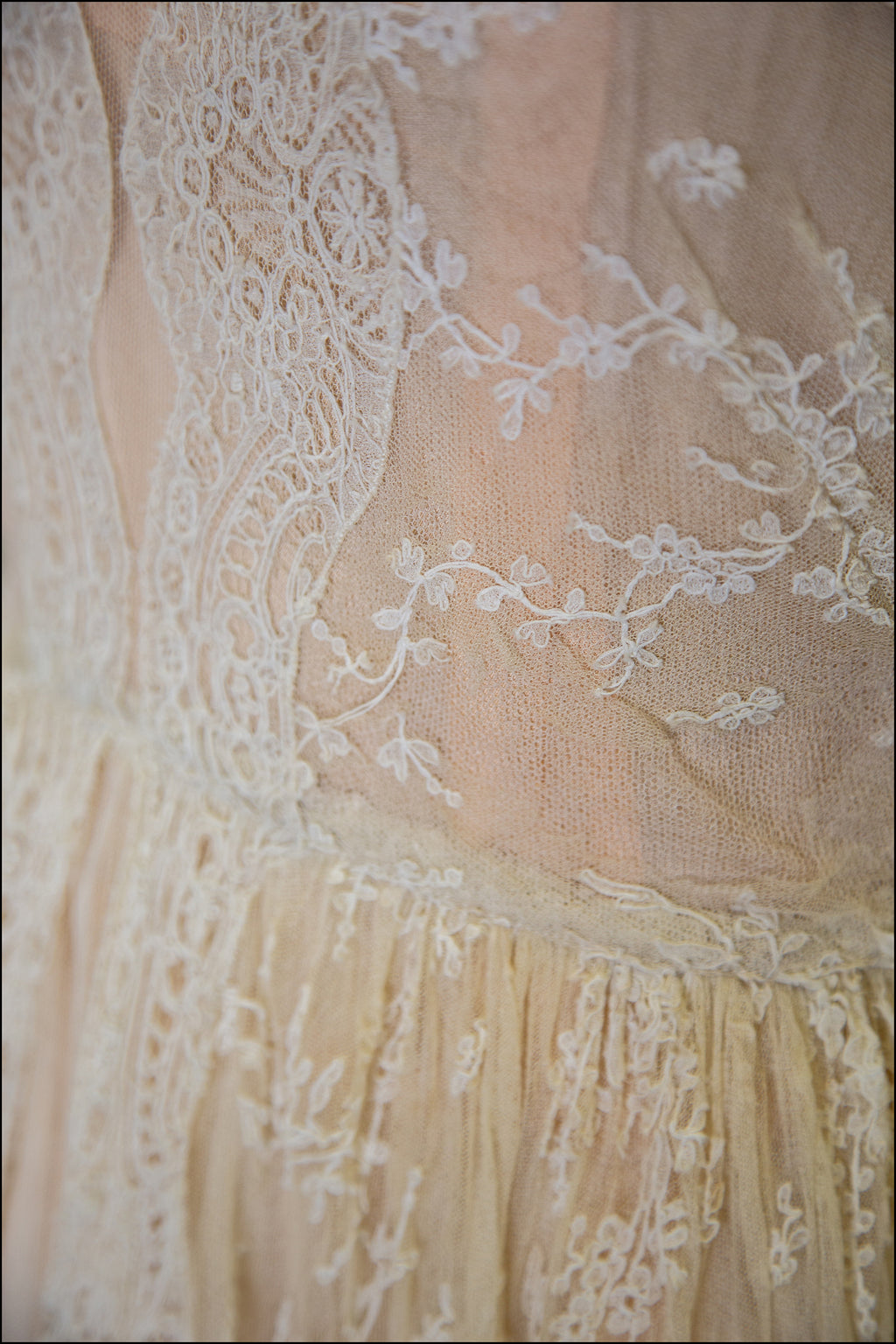 Vintage 1940s Fine Lace Wedding Dress