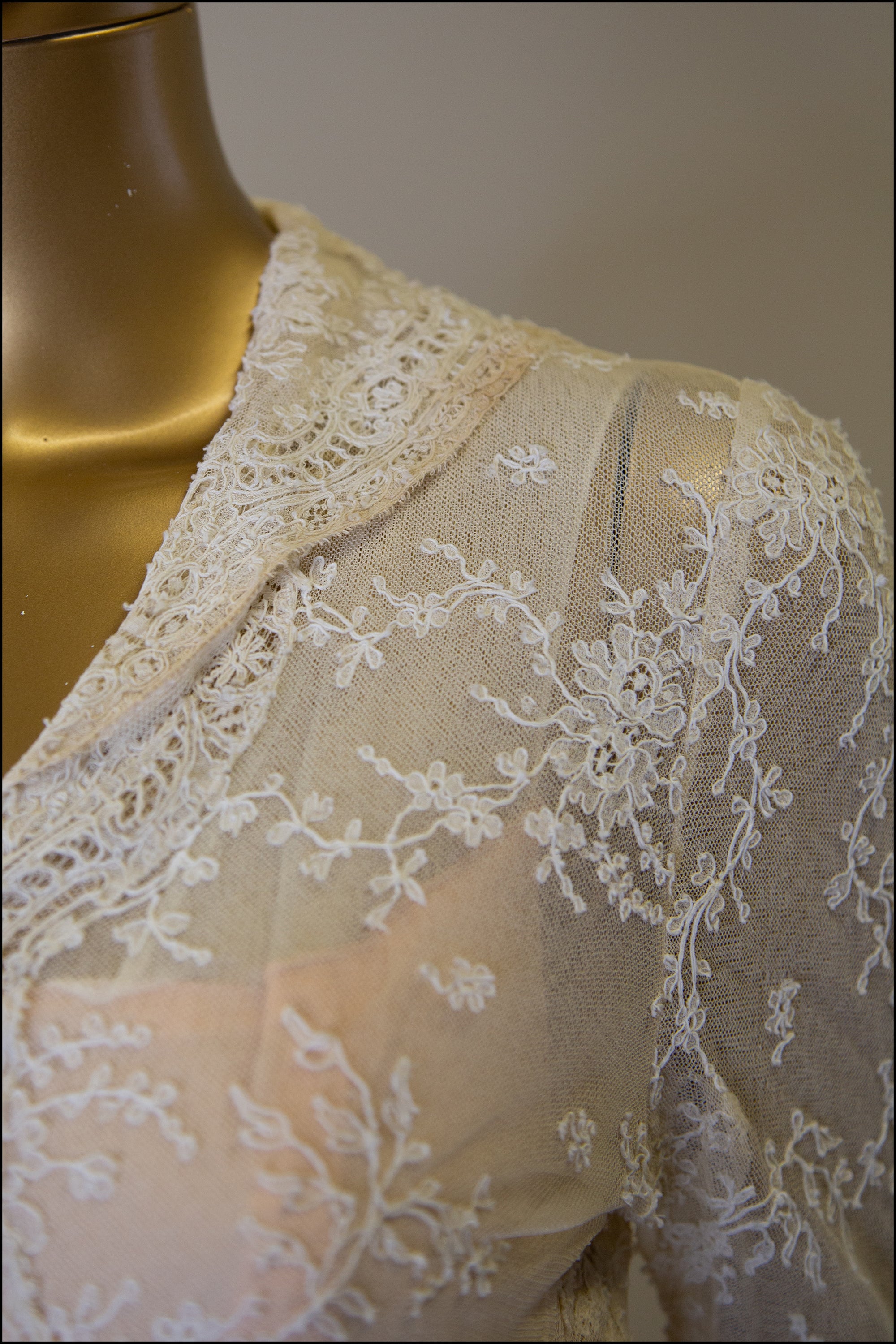Vintage 1940s Fine Lace Wedding Dress