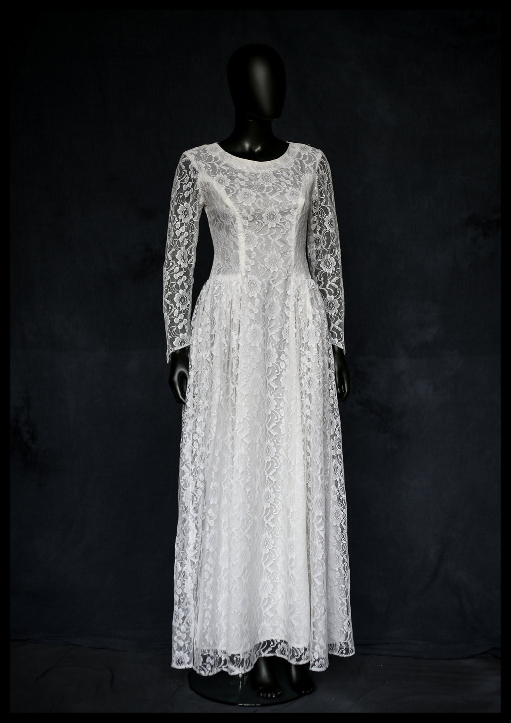 Vintage 1950s Ivory Lace Long Sleeve Gown