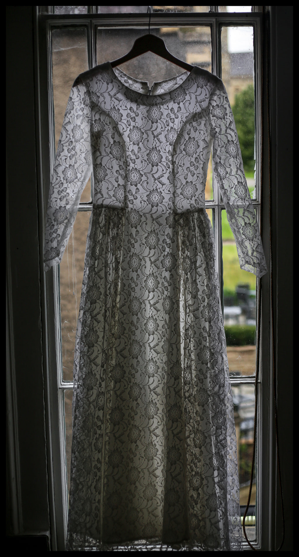 Vintage 1950s Ivory Lace Long Sleeve Gown