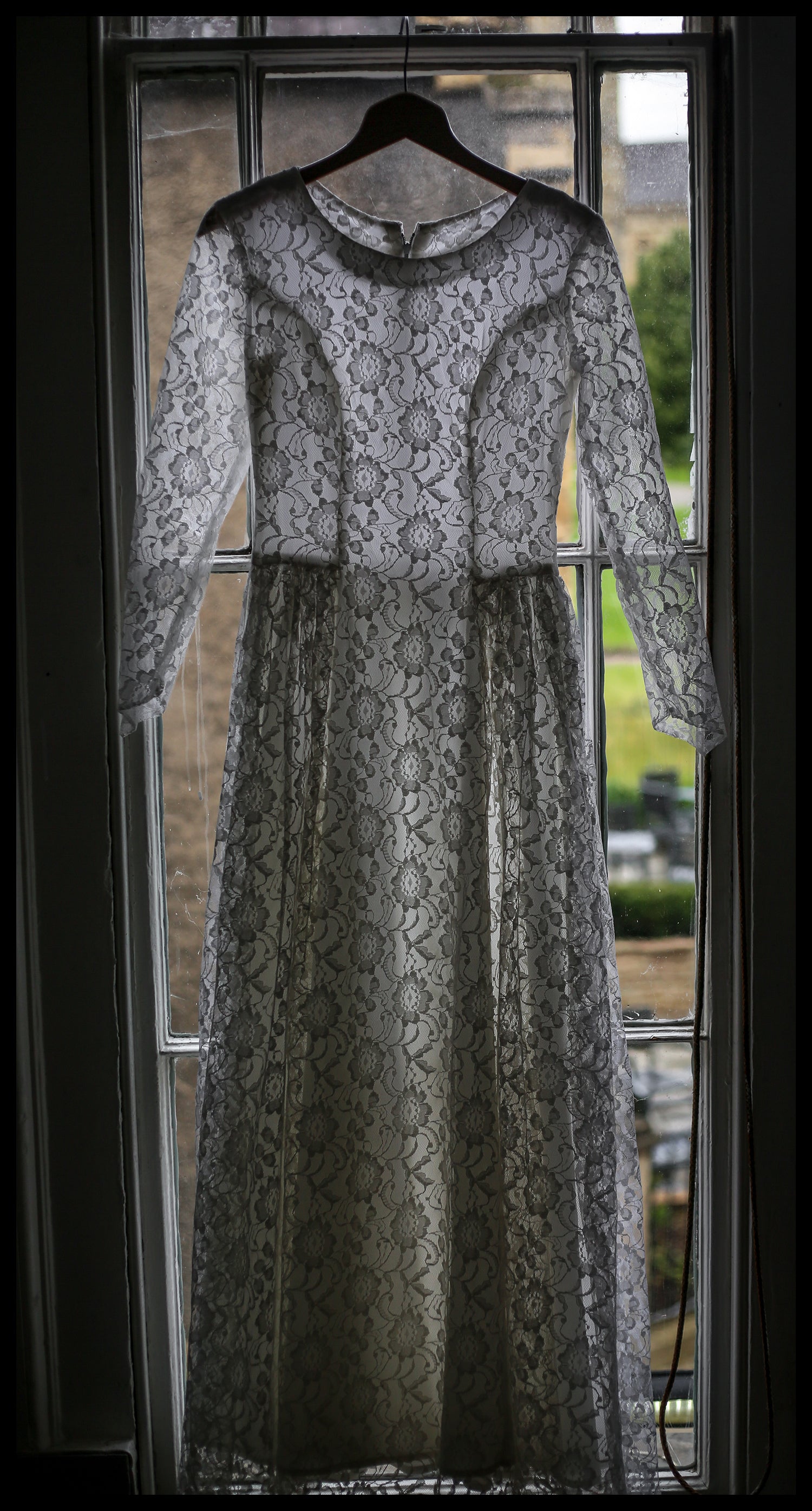 Vintage 1950s Ivory Lace Long Sleeve Gown