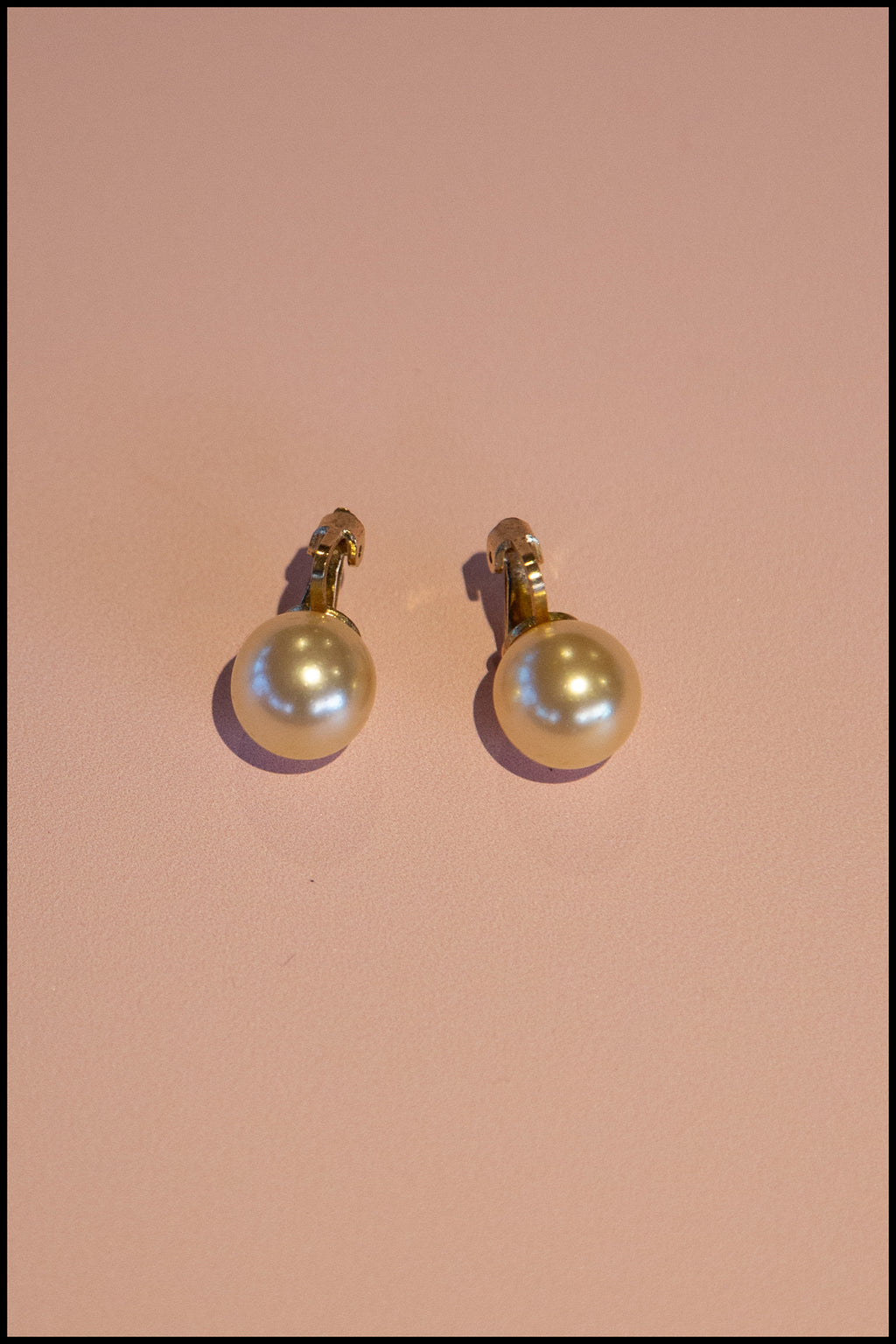 Vintage 1980s Pearl Clip On Earrings