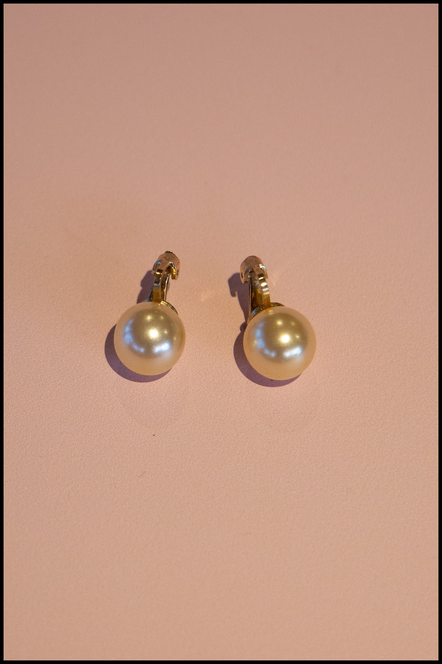 Vintage 1980s Pearl Clip On Earrings