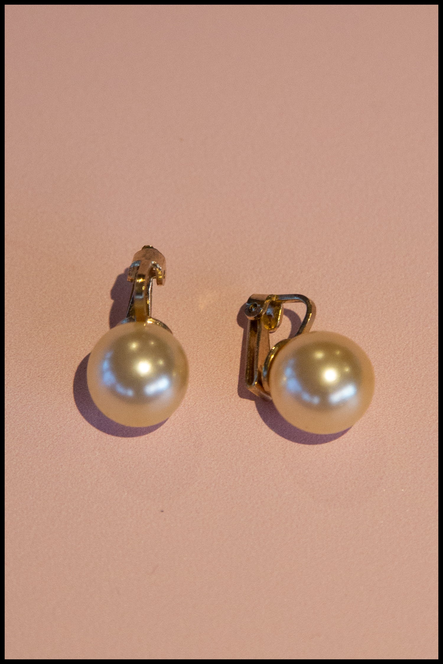 Vintage 1980s Pearl Clip On Earrings