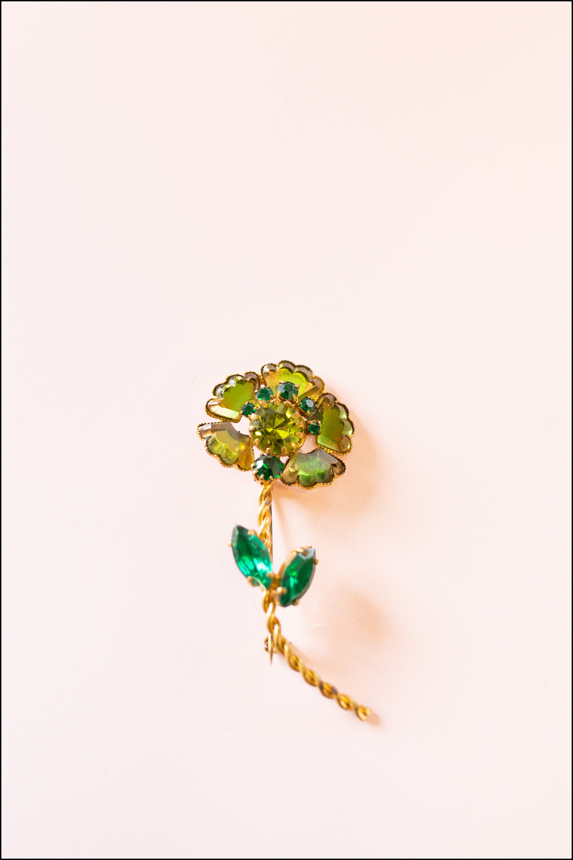 Vintage 1940s Green Flower Brooch