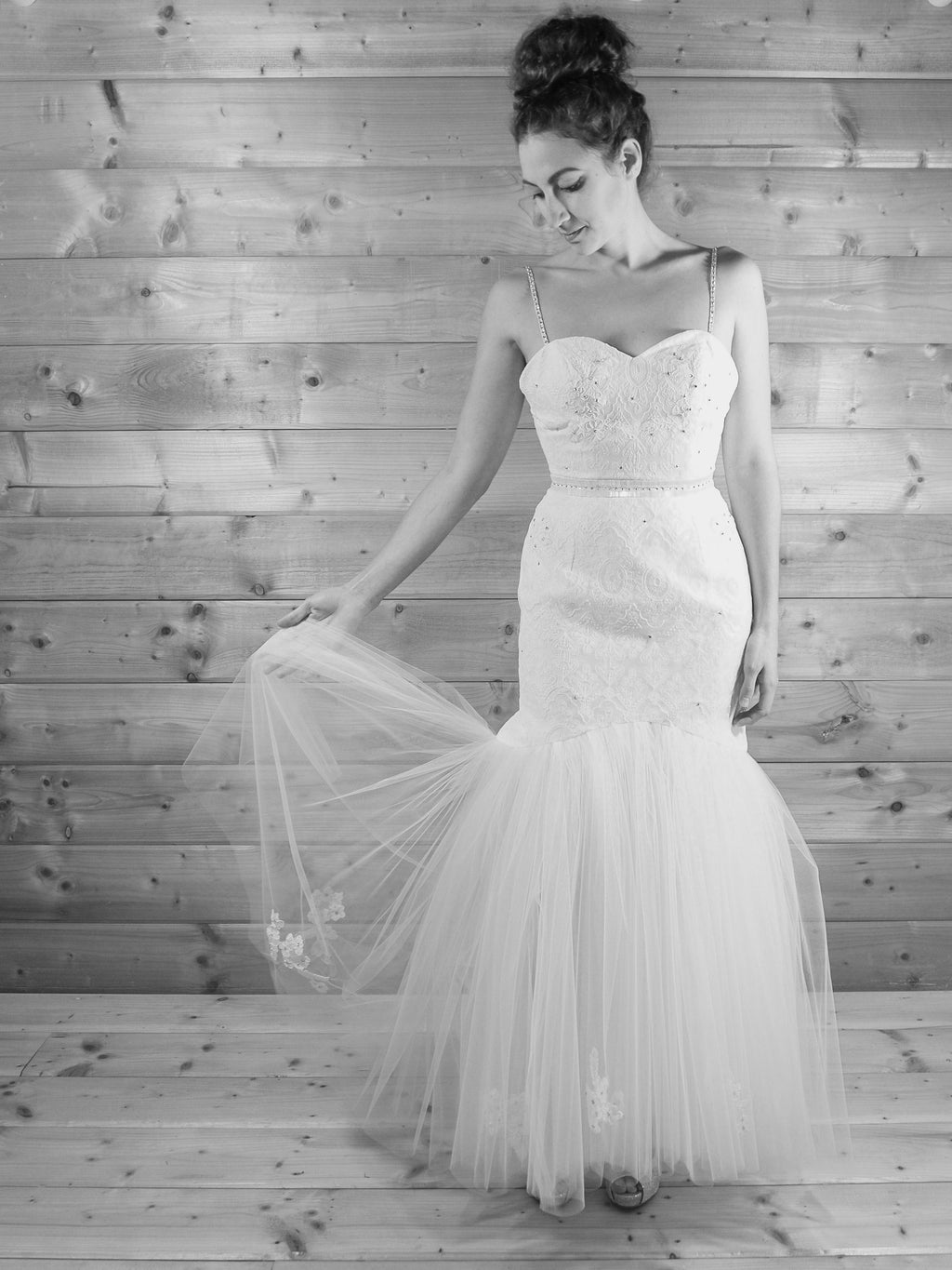 Fortuna - Ivory Lace Tulle Hourglass Gown - S (sample)
