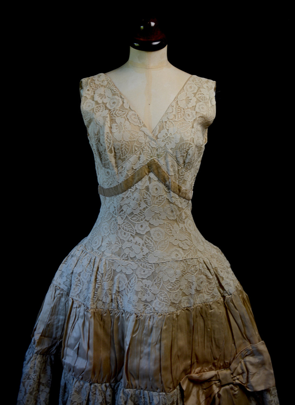 Vintage 1950s Champagne Lace Dress