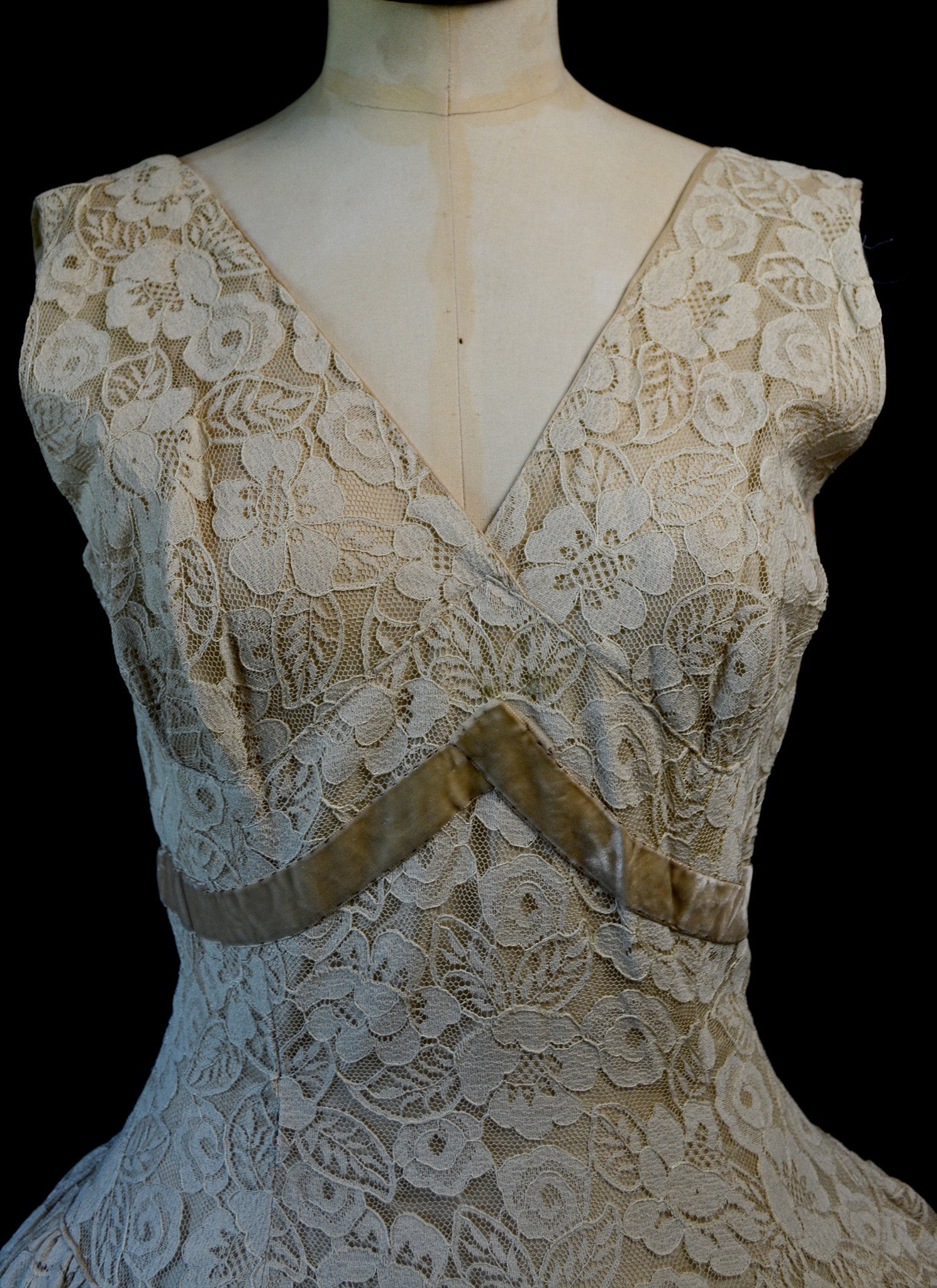 Vintage 1950s Champagne Lace Dress