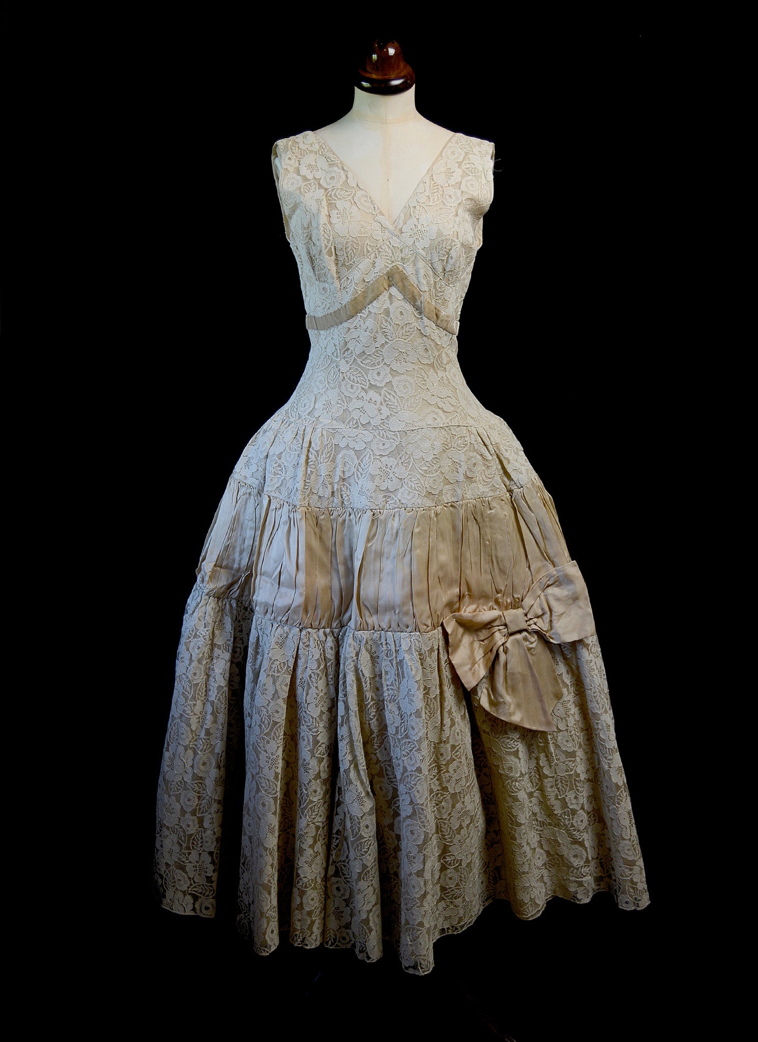 Vintage 1950s Champagne Lace Dress