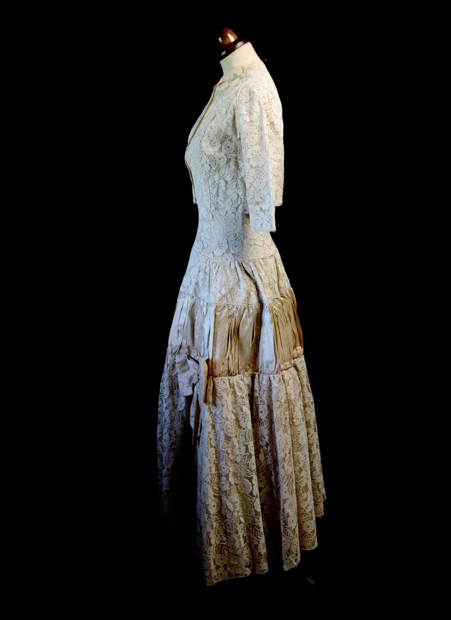 Vintage 1950s Champagne Lace Dress