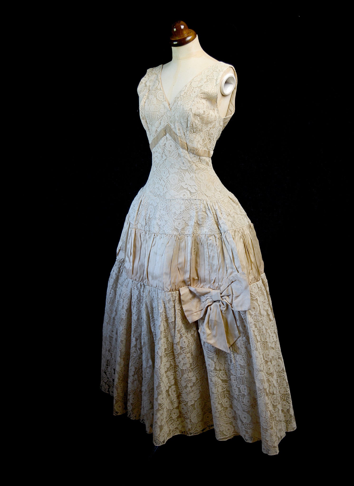 Vintage 1950s Champagne Lace Dress