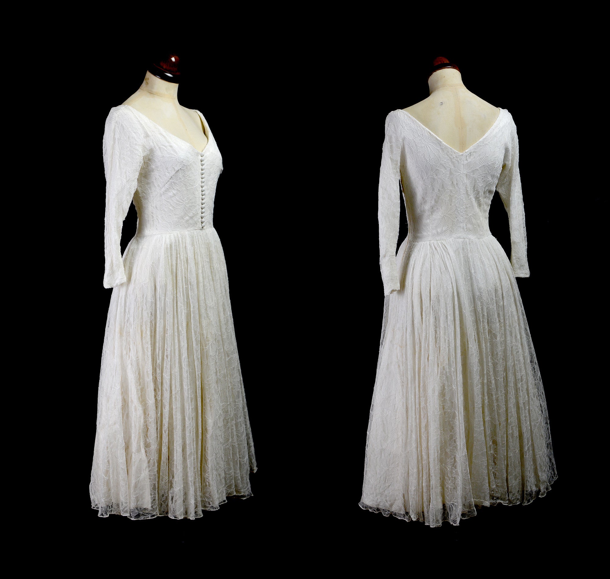 Vintage 1950s Chantilly Lace Wedding Dress