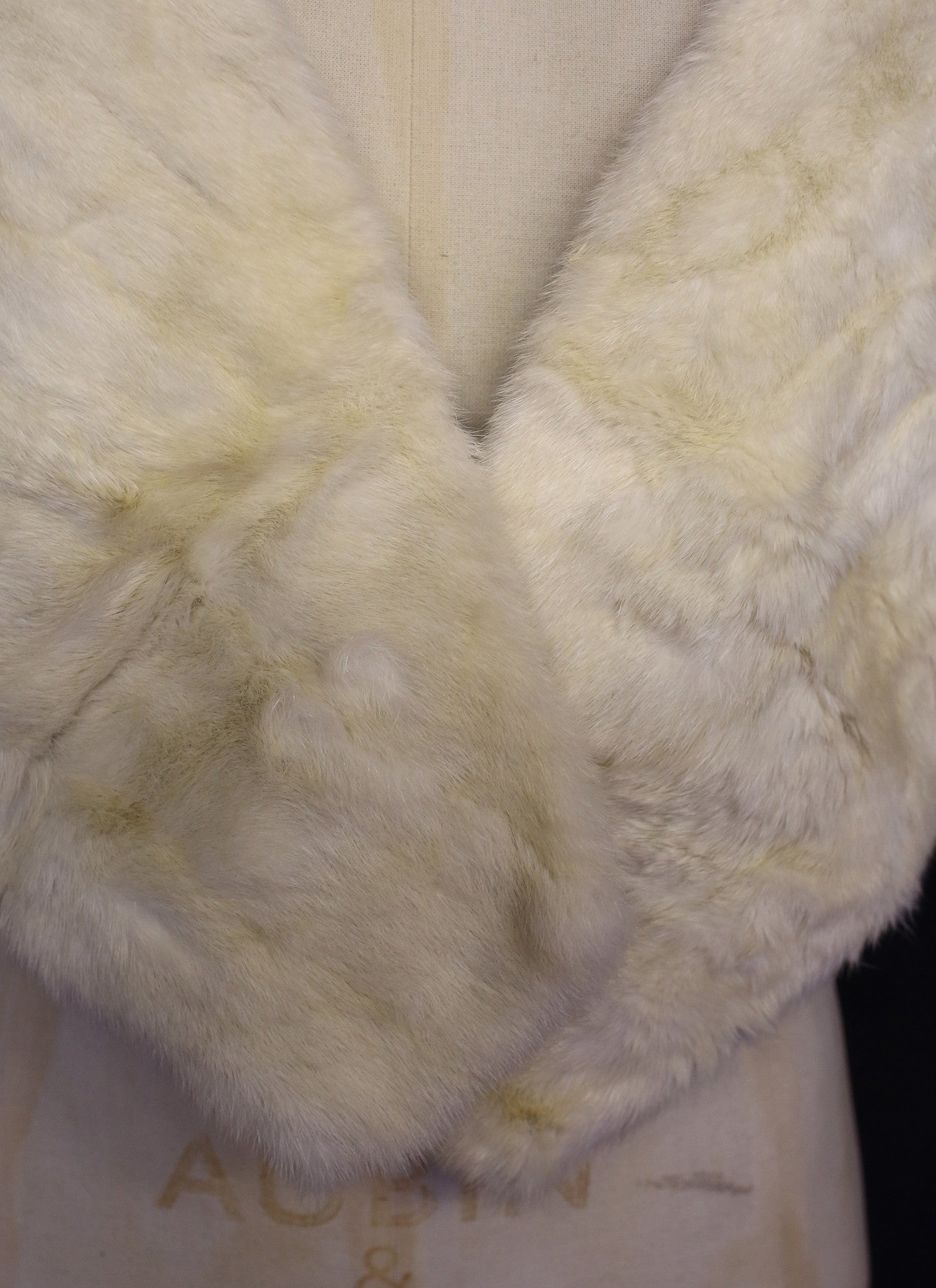 Vintage 1950s Ivory Mink Fur Stole